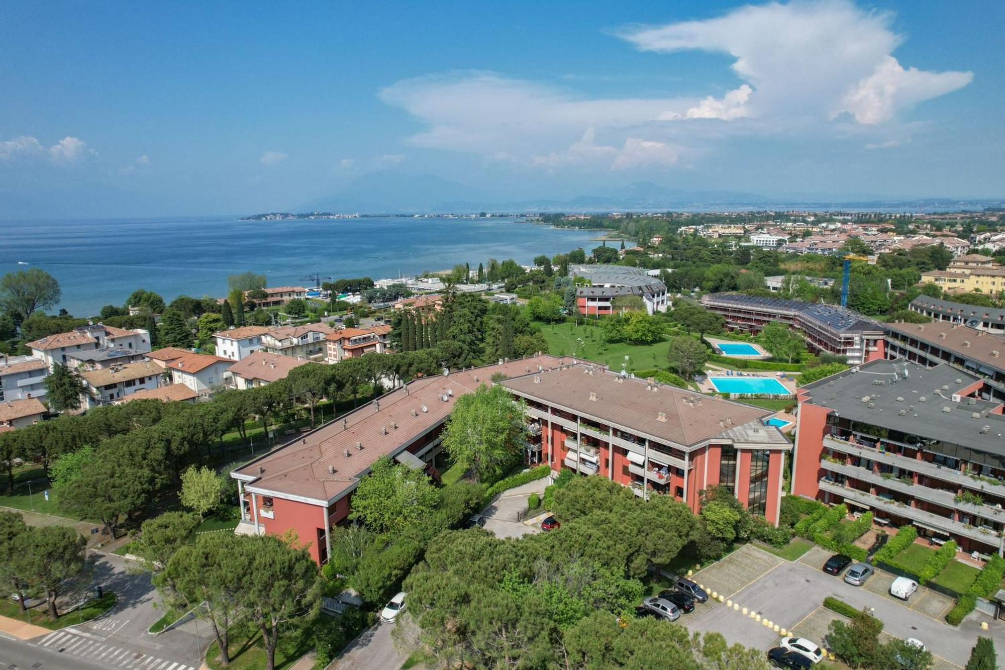 Breeze Apartment Дезенцано-дель-Гарда Экстерьер фото