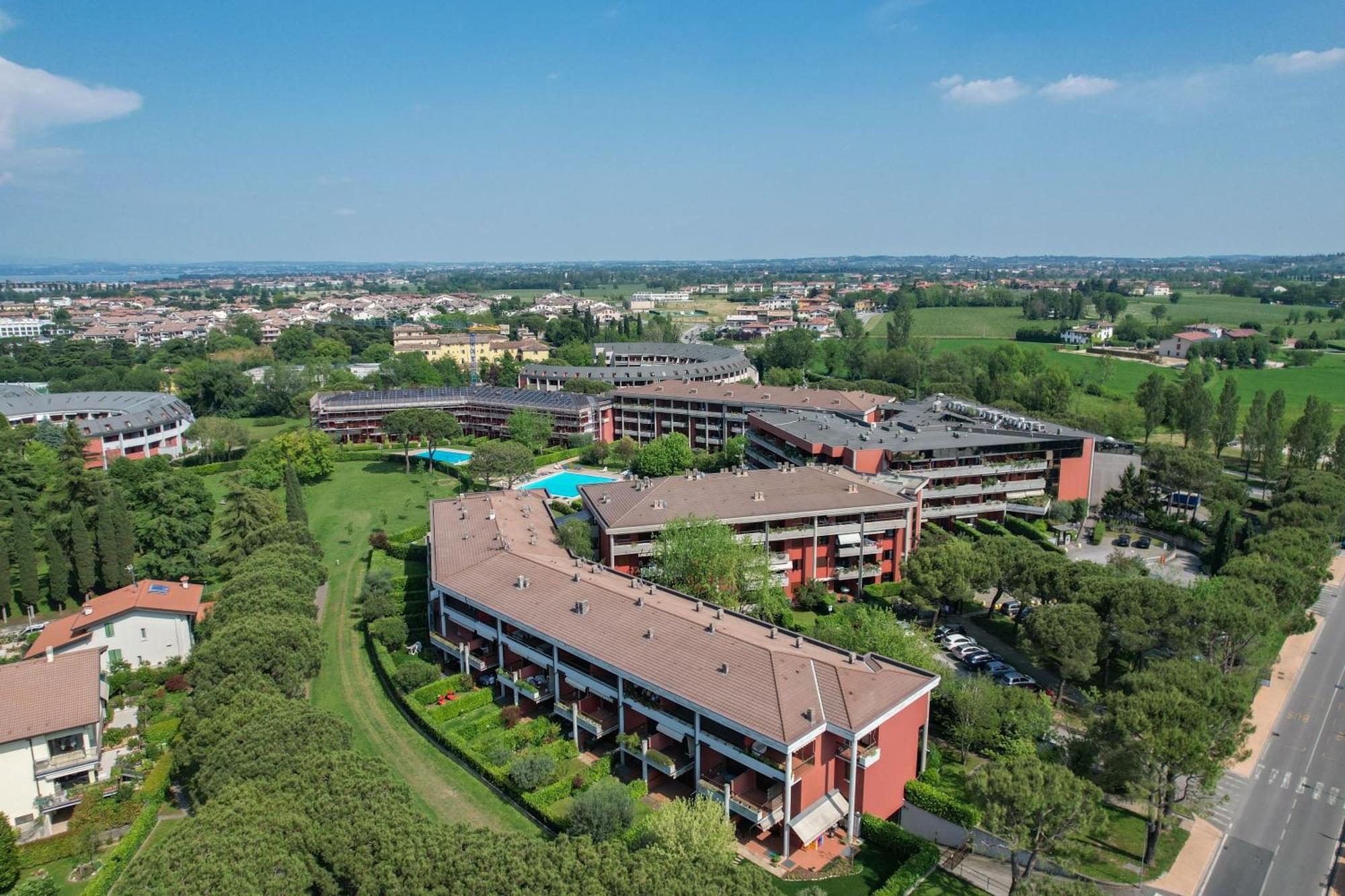 Breeze Apartment Дезенцано-дель-Гарда Экстерьер фото