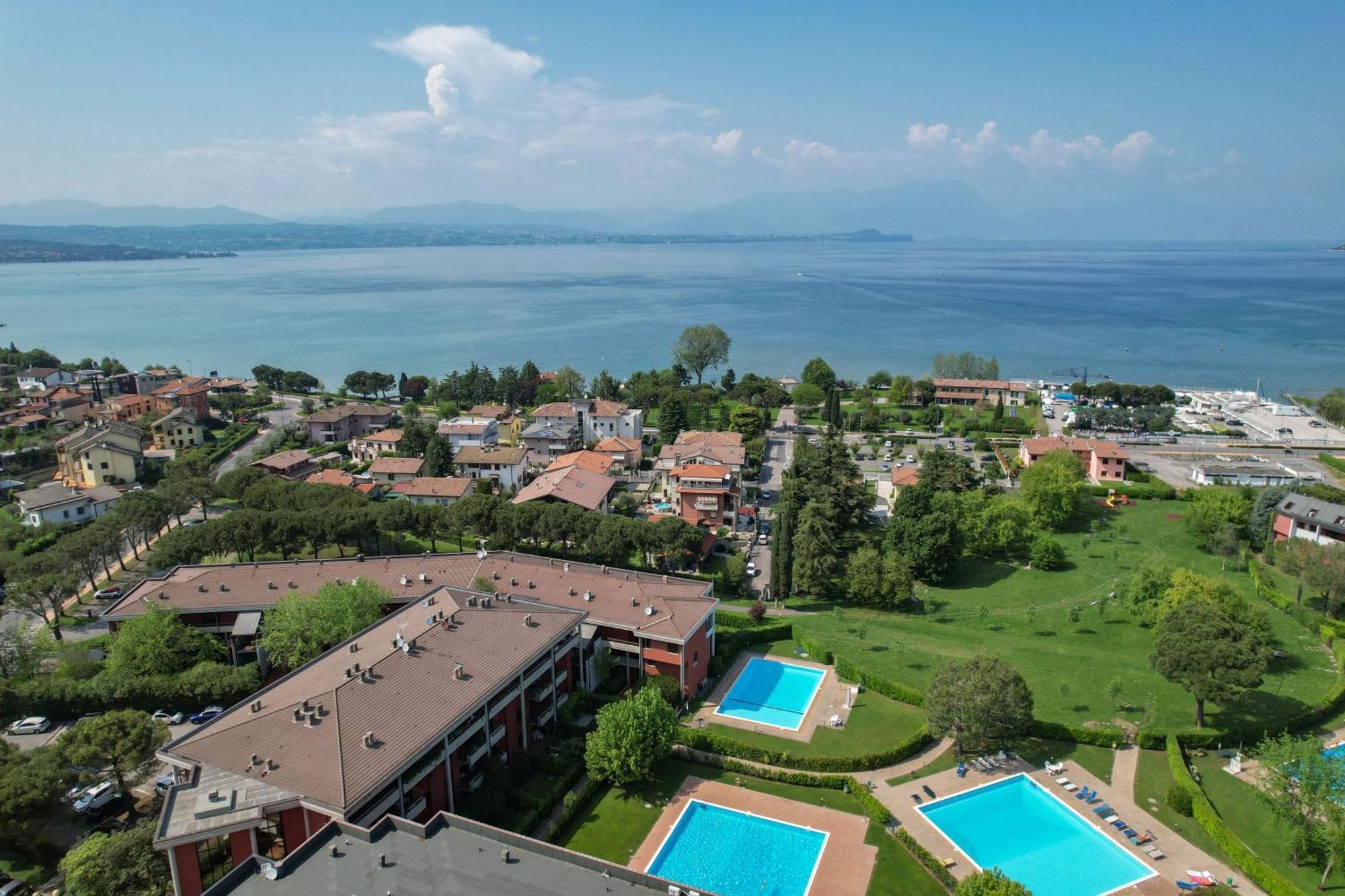 Breeze Apartment Дезенцано-дель-Гарда Экстерьер фото